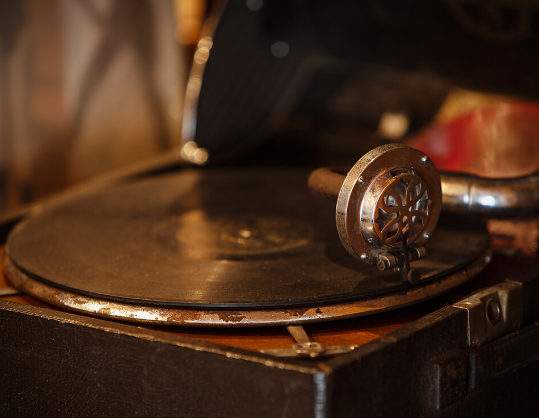 レコード音楽とゆったり過ごせるレトロカフェ