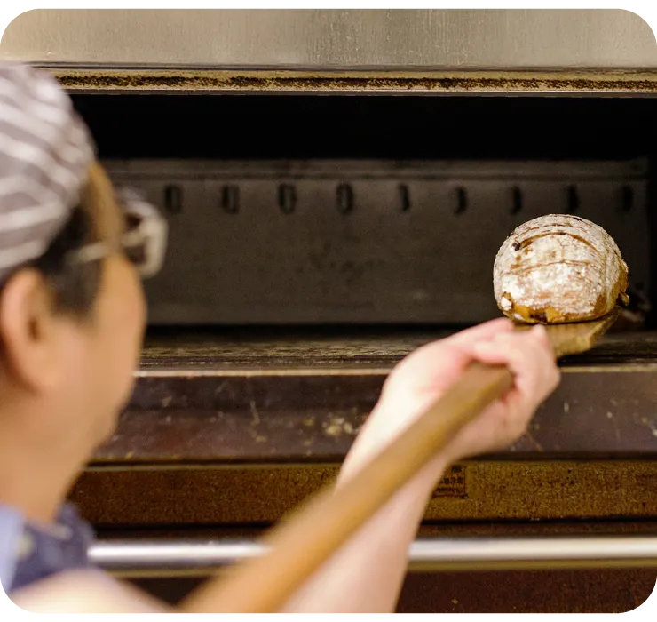 パンを焼いている様子